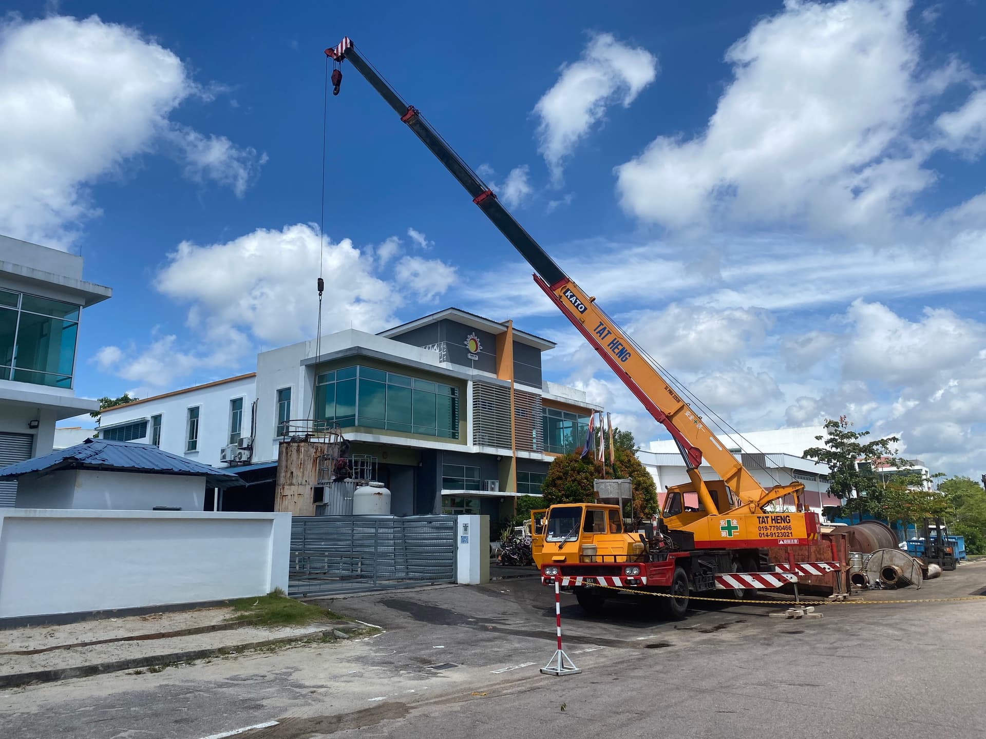 Mobile Cranes 20-Ton: Performance Analysis and Rental Guide